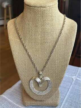 Vintage Sarah Coventry Gold Tone Open Heart Pendant Necklace